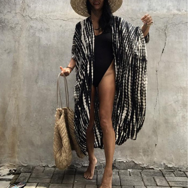 Lyanne | Bohemian Strandtunika aus gestreiftem Chiffon mit Kimonoärmeln