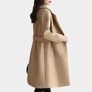 Colette | Lang skræddersyet frakke til kvinder med revers – raffineret struktur-Colette | Manteau Long Ajusté pour Femme avec Col Revers – Effet Laine Mélangée - €51-Bentzen Butik