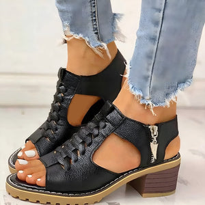 Crissy | Klassische Ledersandalen mit gepolsterter Sohle und verstellbaren Riemen-Schwarz-36-Becker Boutique