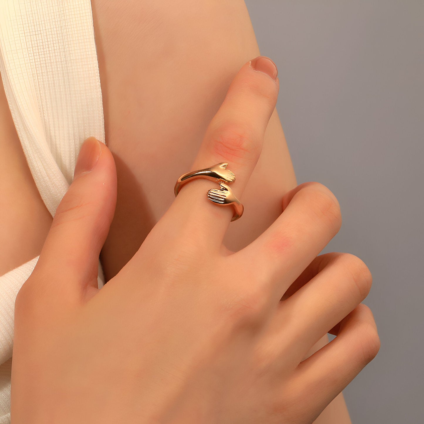 Eternal Ring | Ring mit umarmenden Händen-Becker Boutique
