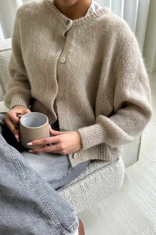 Vogue | Klassische Weste Damen mit Knöpfen – Strickdesign mit langen Ärmeln