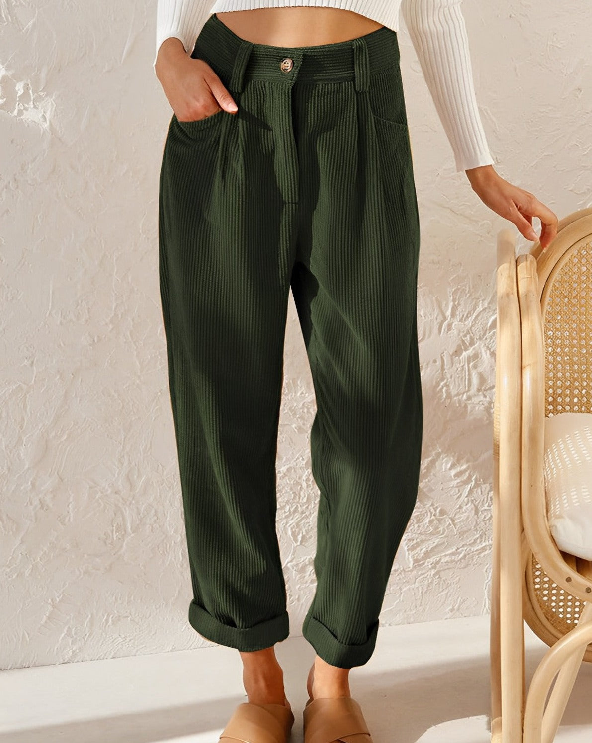 Jena | Cordhose mit hohem Bund und Faltenwurf-Grün-S-Becker Boutique