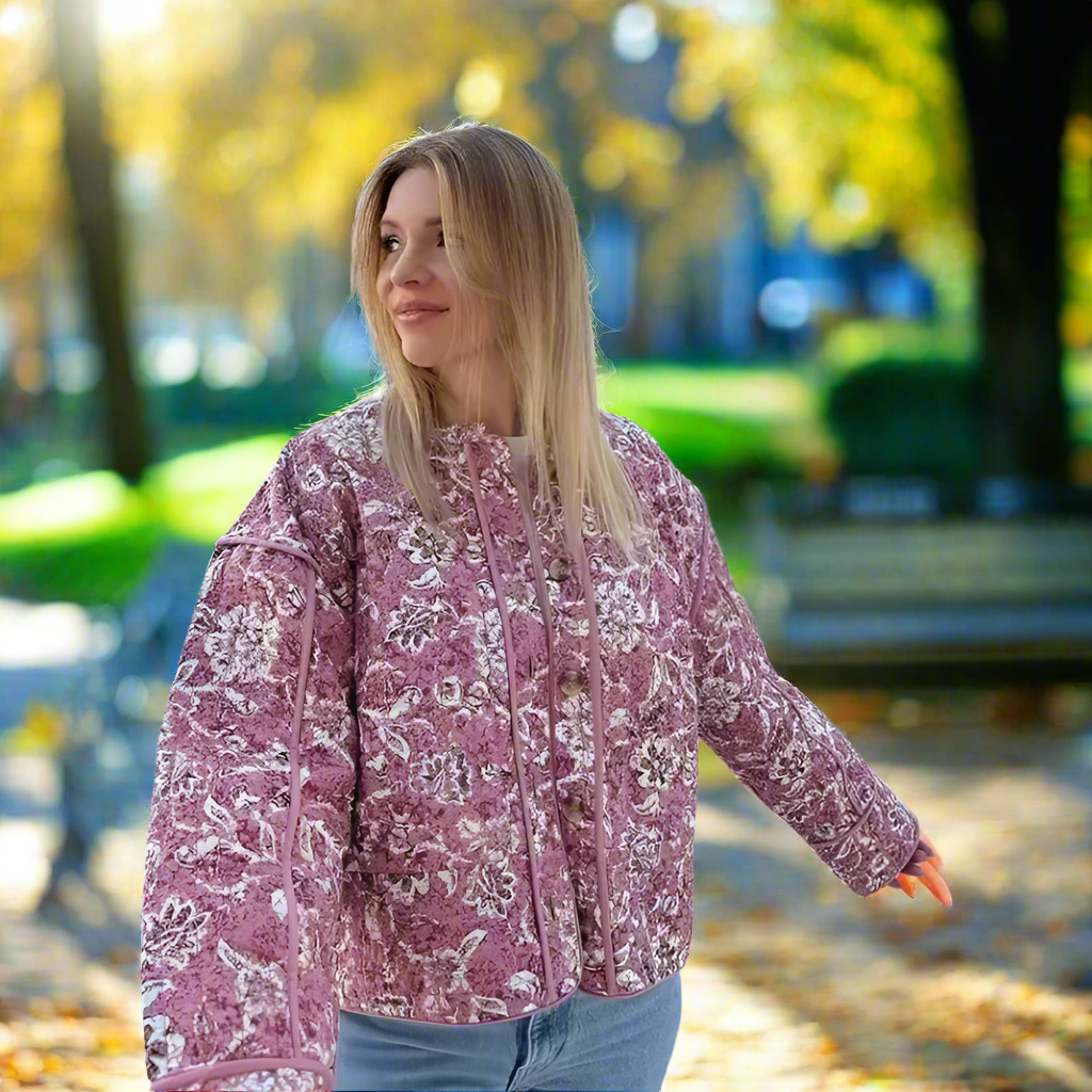 Alice | Rosa Bomberjacke Damen Blumen - Weite Passform
