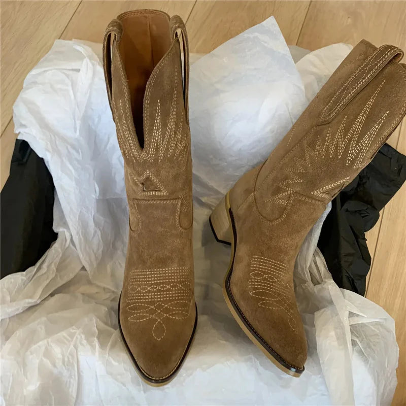 Schöne | Cowboystiefel Damen aus Wildleder mit gestickten Western-Details