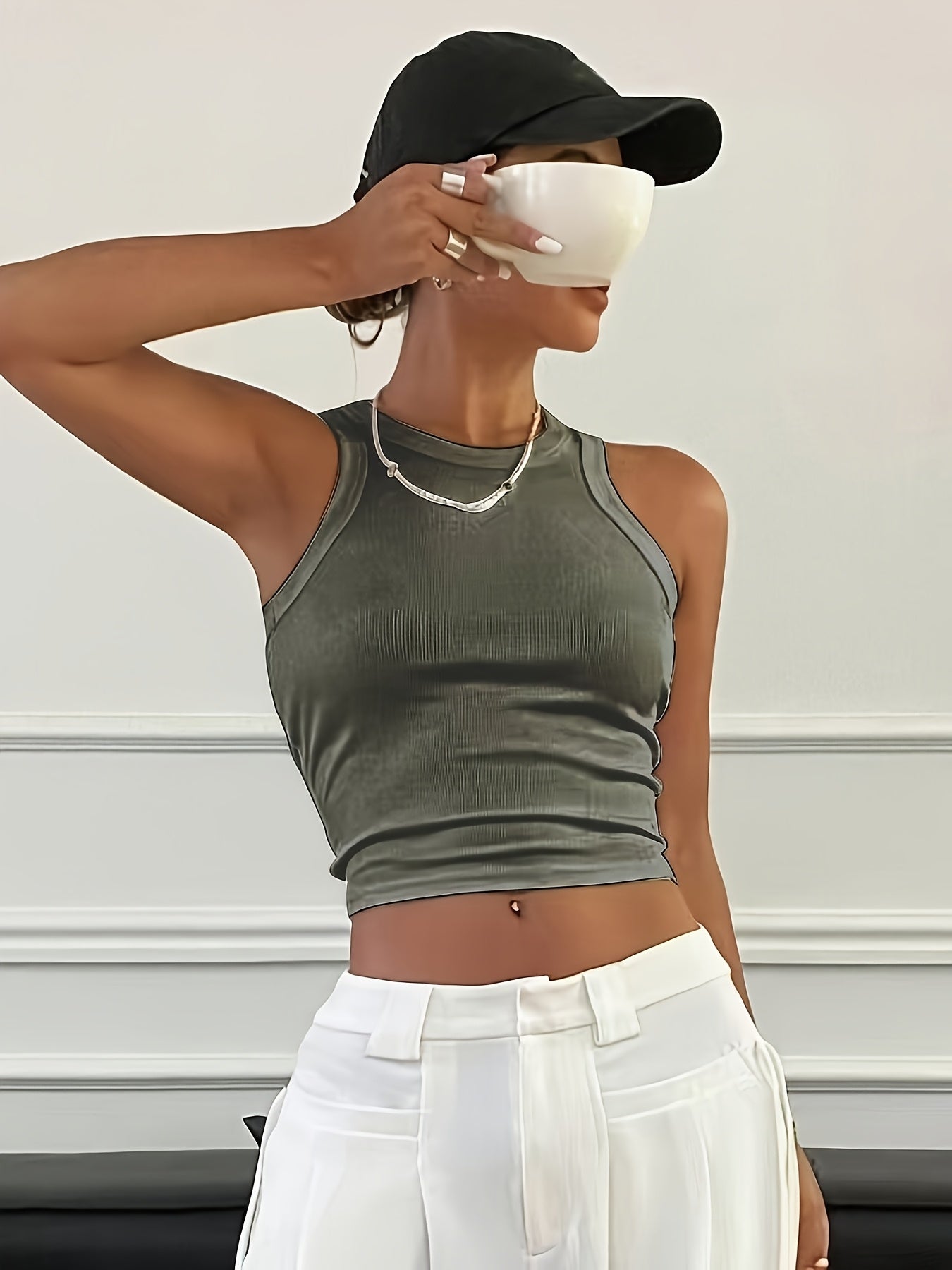 Esme | Weiße Damen Crop-Top ohne Ärmel aus dehnbarem Stoff