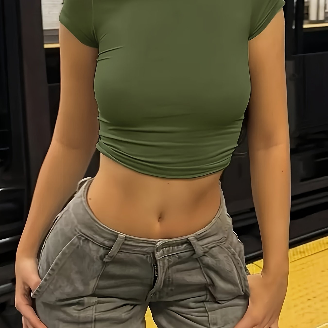 Roxy | Weißes Damen-Crop-Top mit kurzen Ärmeln und Rundhalsausschnitt