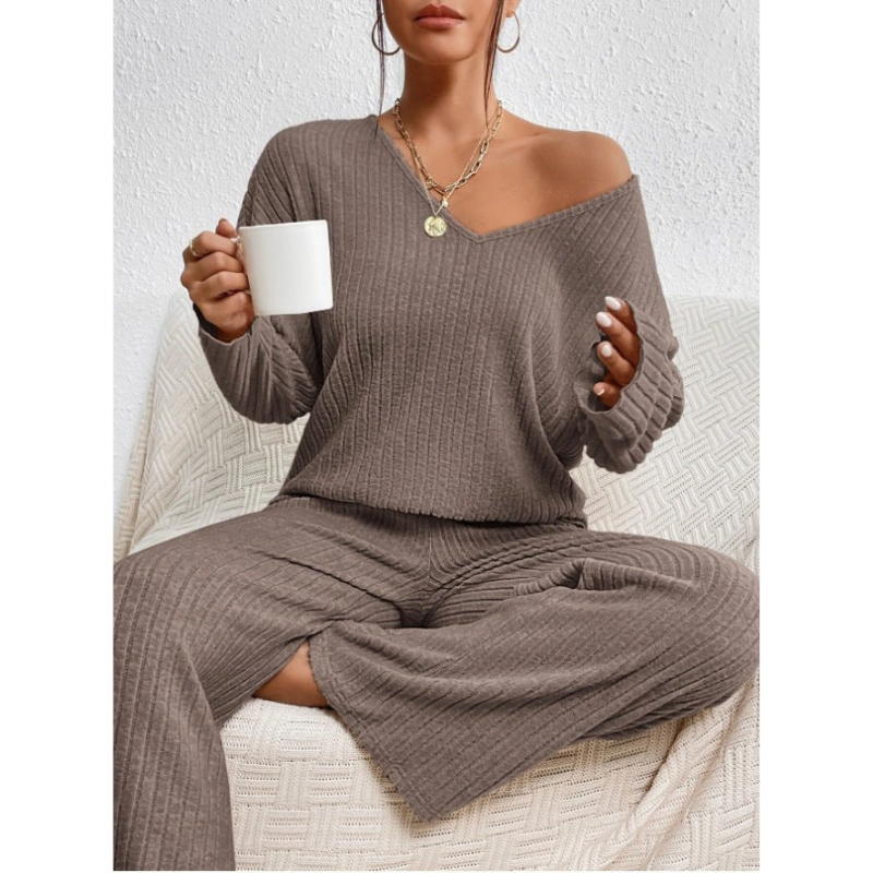 Two-piece women's lounge set