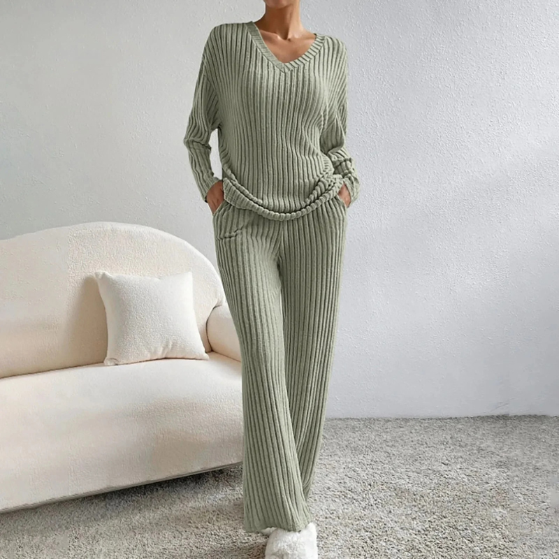 Two-piece women's lounge set