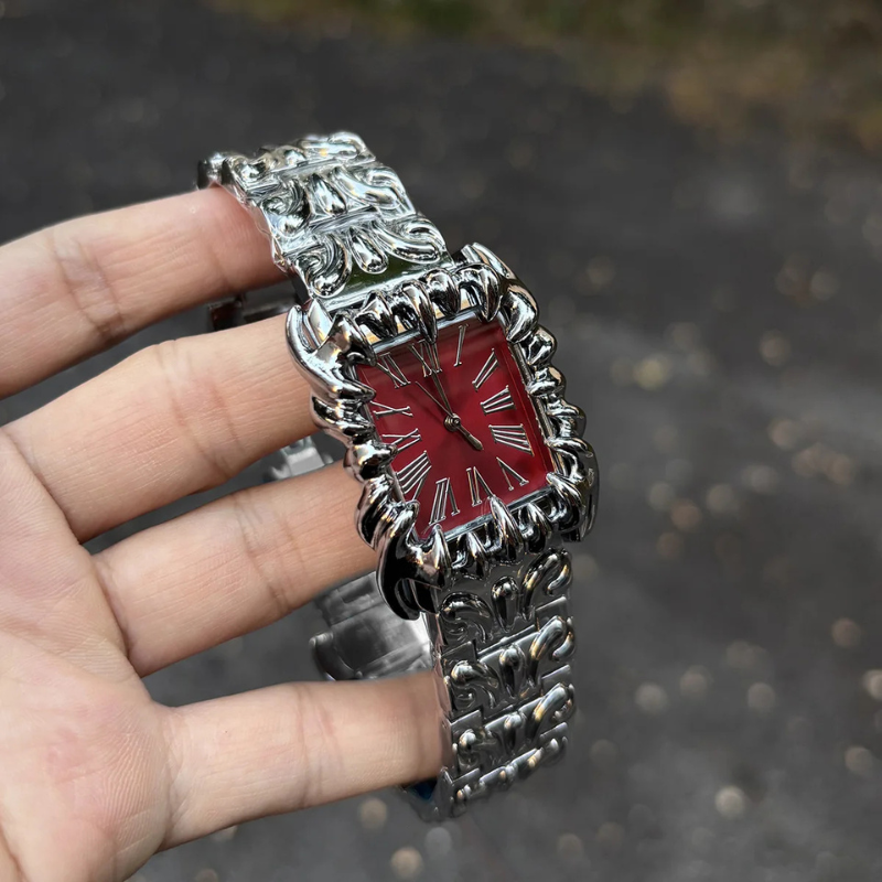 Claw Quartz Wristwatch | Square Retro Y2K Design