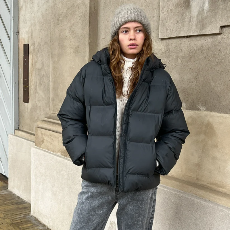 Schwarze Daunenjacke Damen | Mit Kapuze