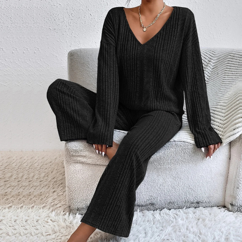 Two-piece women's lounge set