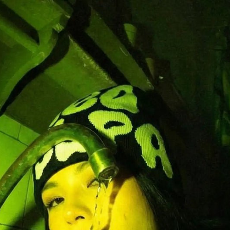Mütze | Beanie Y2K Stil mit Grafik