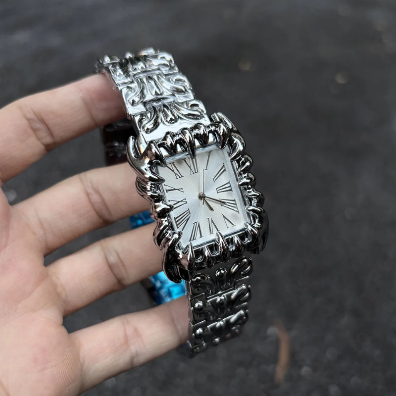Claw Quartz Wristwatch | Square Retro Y2K Design
