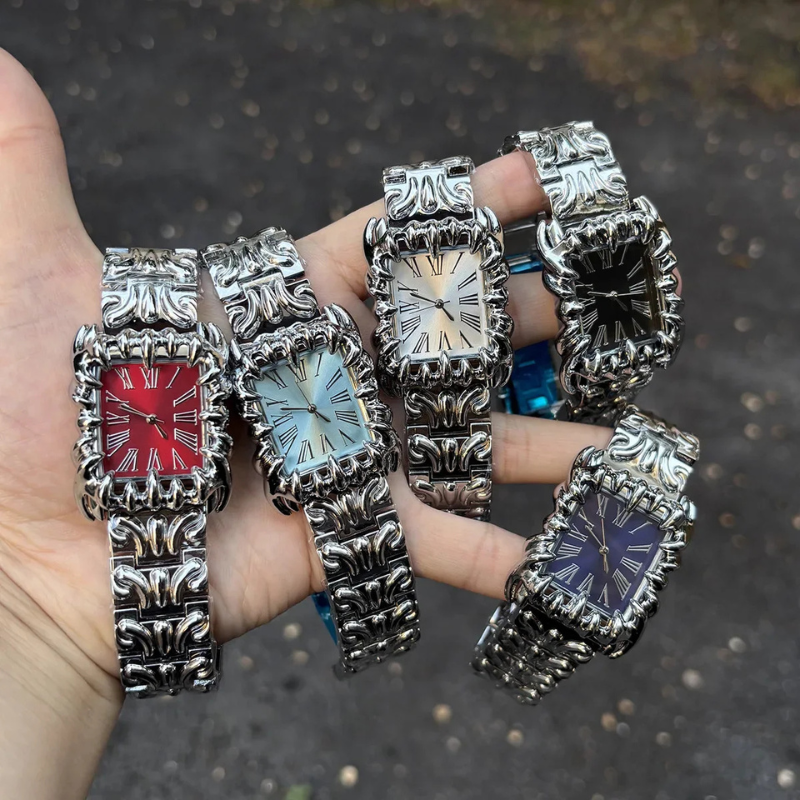 Claw Quartz Wristwatch | Square Retro Y2K Design