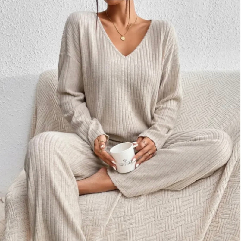 Two-piece women's lounge set
