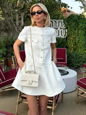 Bella | Elegantes Strickkleid mit goldenen Knopfdetails-Becker Boutique