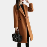 Colette | Lang skræddersyet frakke til kvinder med revers – raffineret struktur-Brun-Colette | Manteau Long Ajusté pour Femme avec Col Revers – Effet Laine Mélangée - €51-Bentzen Butik