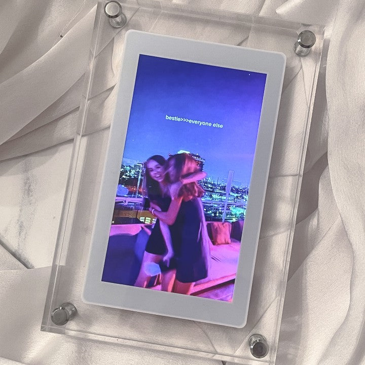 FrameIt | Digitaler Bilderrahmen-Becker Boutique