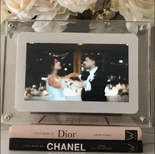 FrameIt | Digitaler Bilderrahmen-Becker Boutique