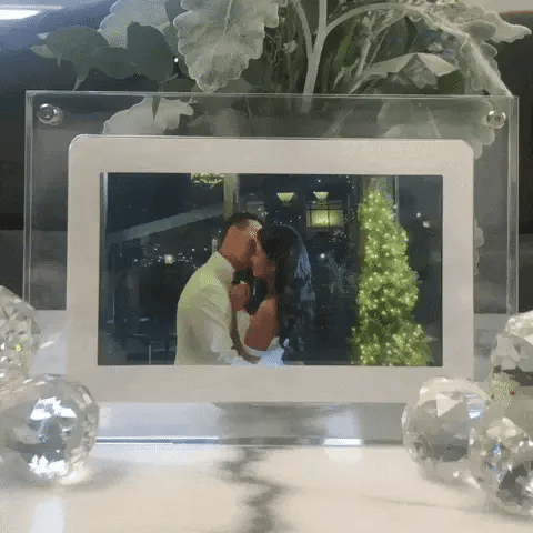 FrameIt | Digitaler Bilderrahmen-Becker Boutique