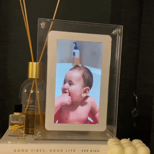 FrameIt | Digitaler Bilderrahmen-Becker Boutique