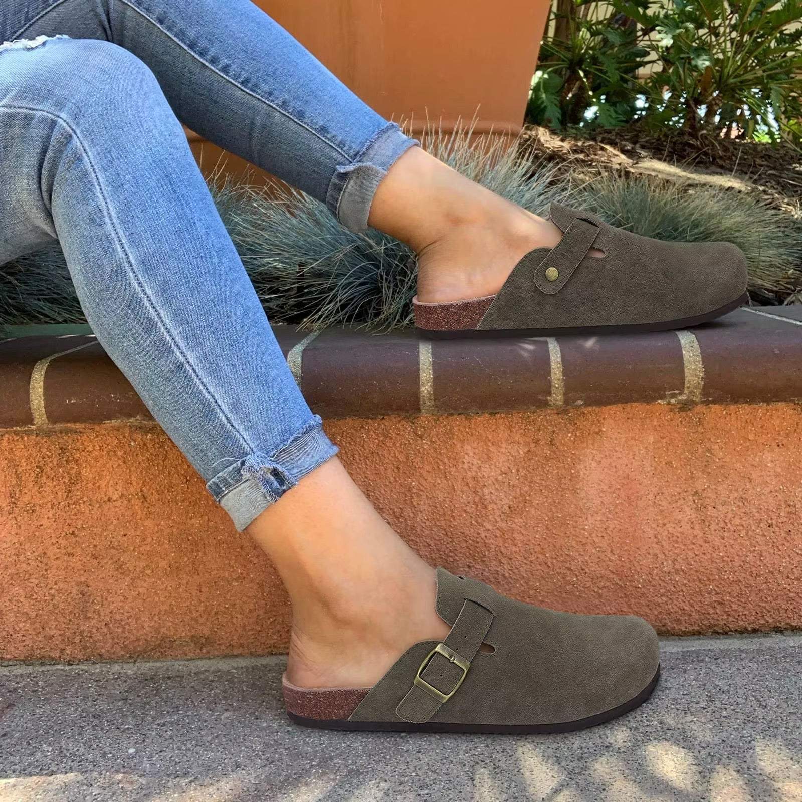 Leaf | Boston sandals made of suede with ergonomic footbed and cork sole