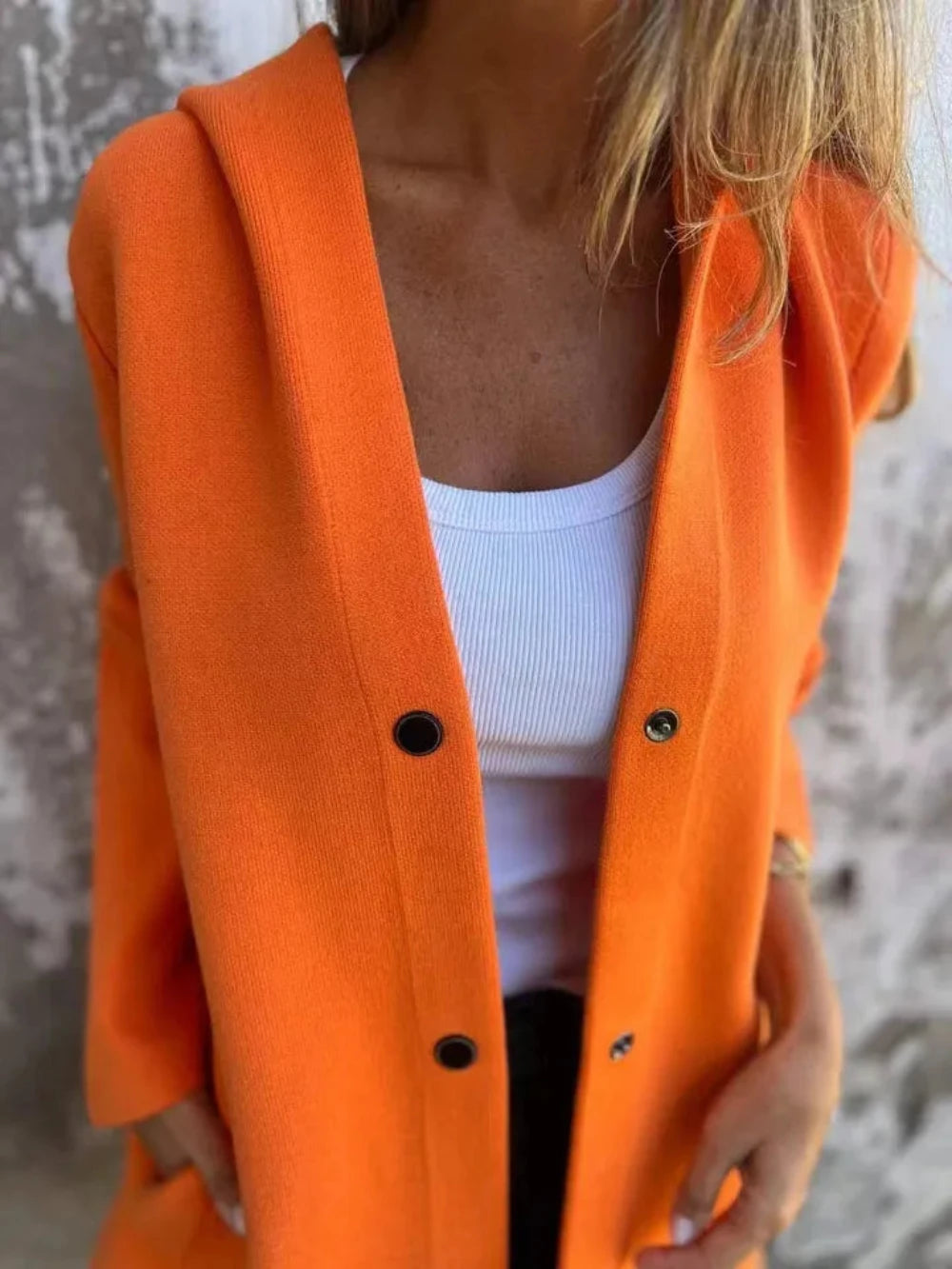 Katarina | Jacke mit Kapuze und V-Ausschnitt mit Knopfverschluss-Orange-S-Becker Boutique