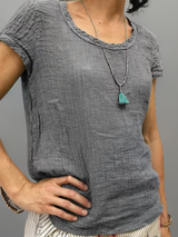 Odine | Vintage-T-Shirt mit abgerundetem Saum-Dunkelgrau-S-Becker Boutique