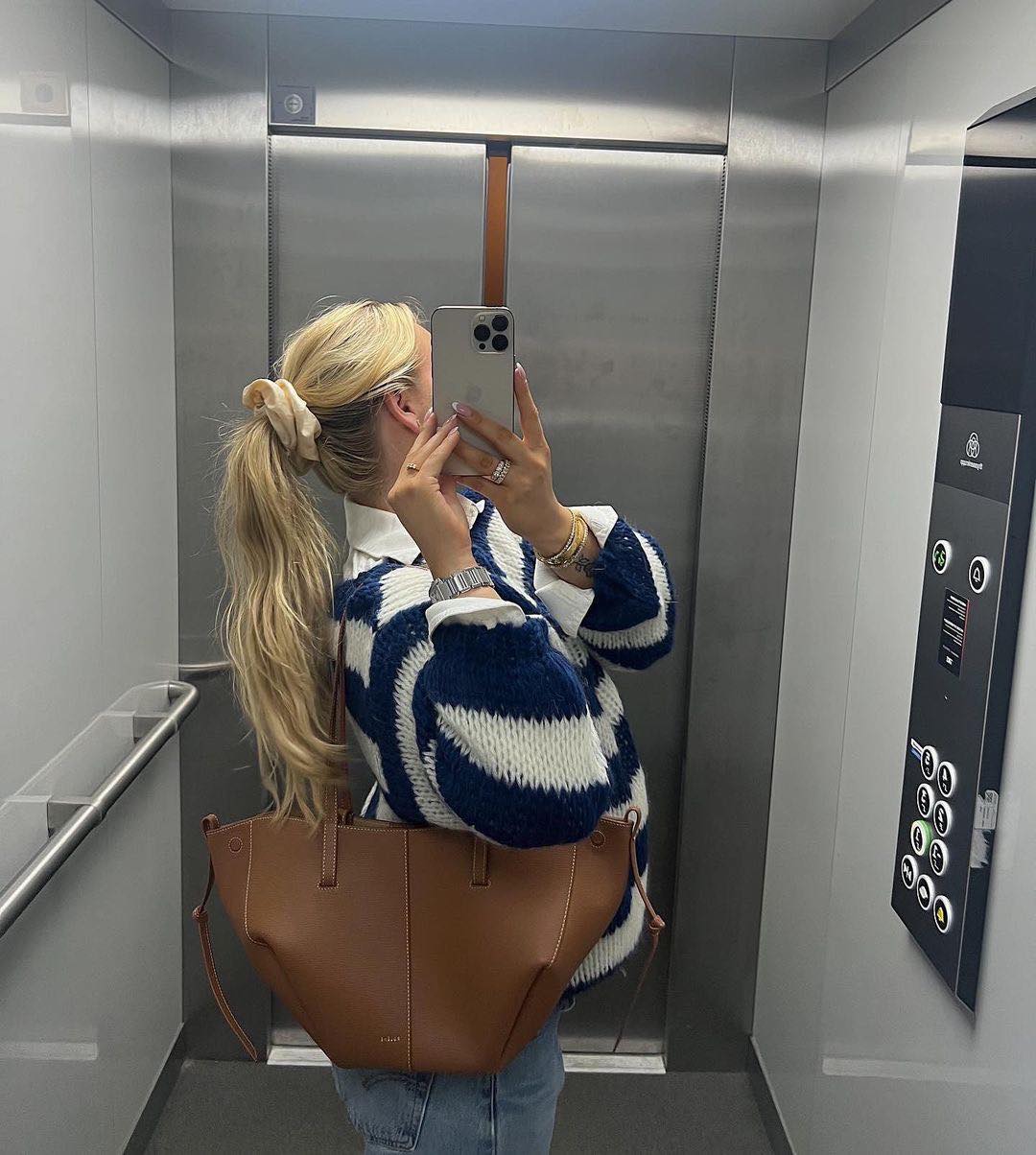 Pluun | Gemütlicher gestreifter Pullover-Becker Boutique