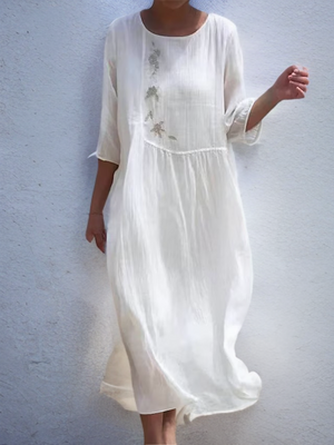 Rema | Ein lässiges bequemes Kleid mit Blumendruck-Weiß-S-Becker Boutique