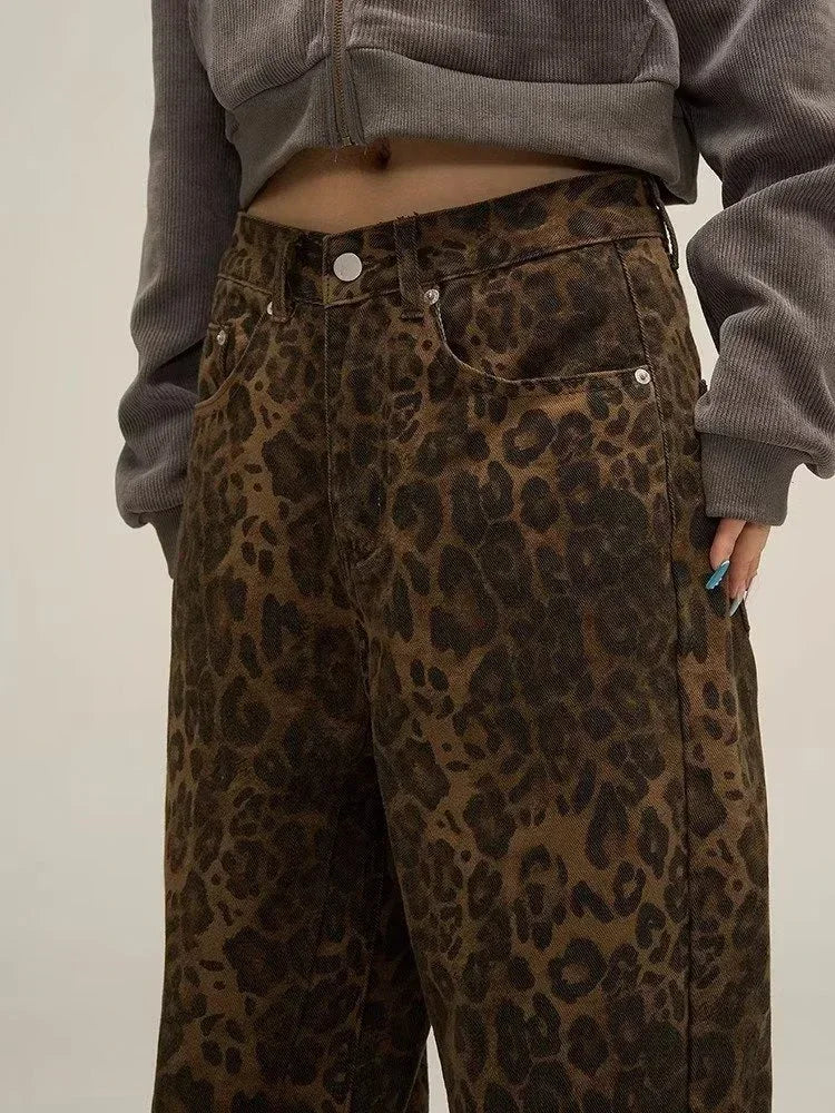Ruth | Loos Fit Denim-Hose mit Leopardenmuster-Becker Boutique