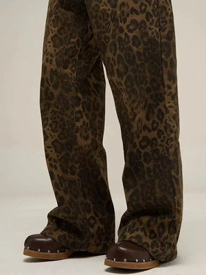 Ruth | Loos Fit Denim-Hose mit Leopardenmuster-Becker Boutique