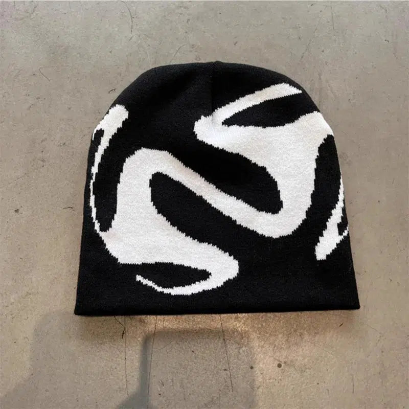 Mütze | Beanie Y2K Stil in Schwarz-Weiß