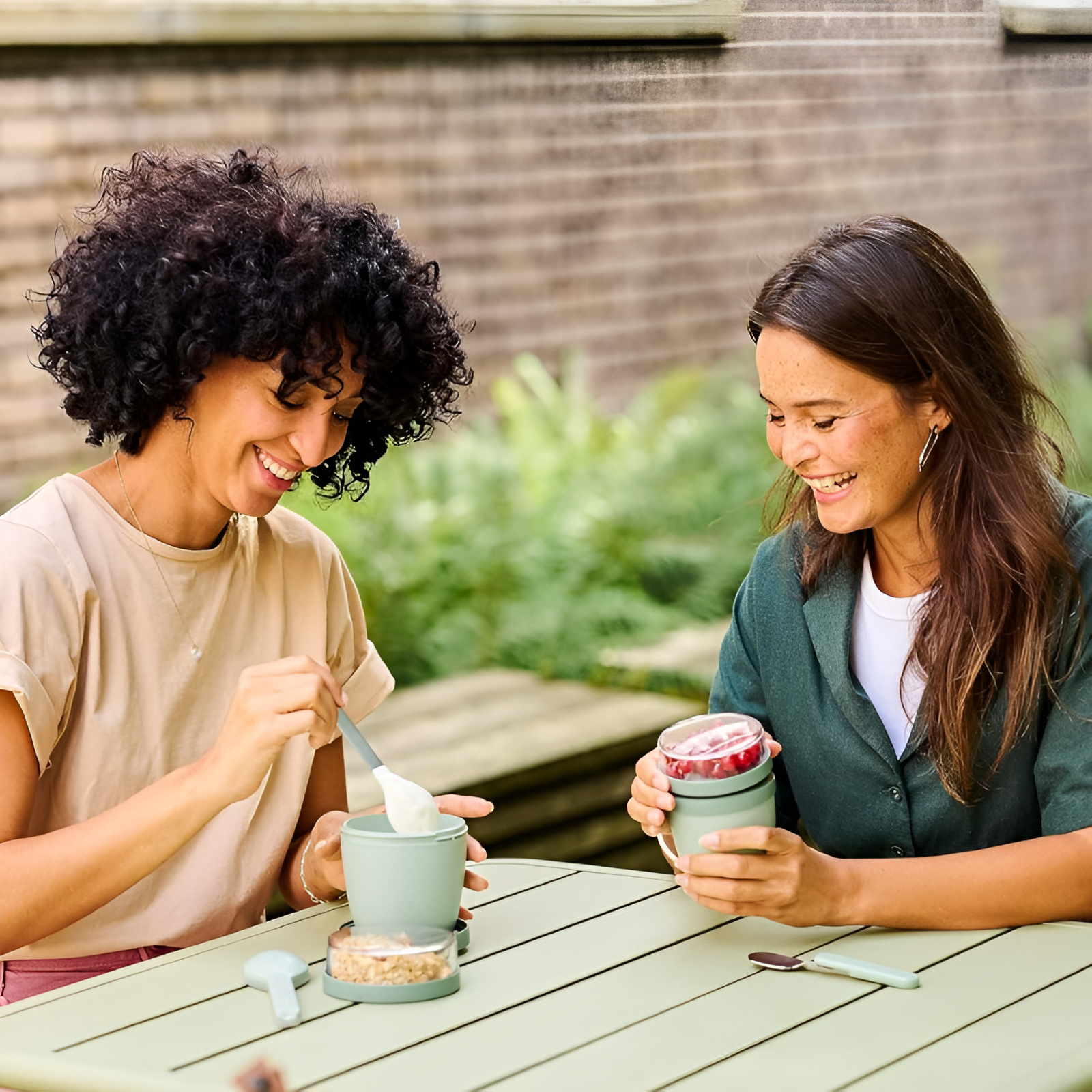 Cuply | Kompakte Auslaufsichere Müslibecher to go