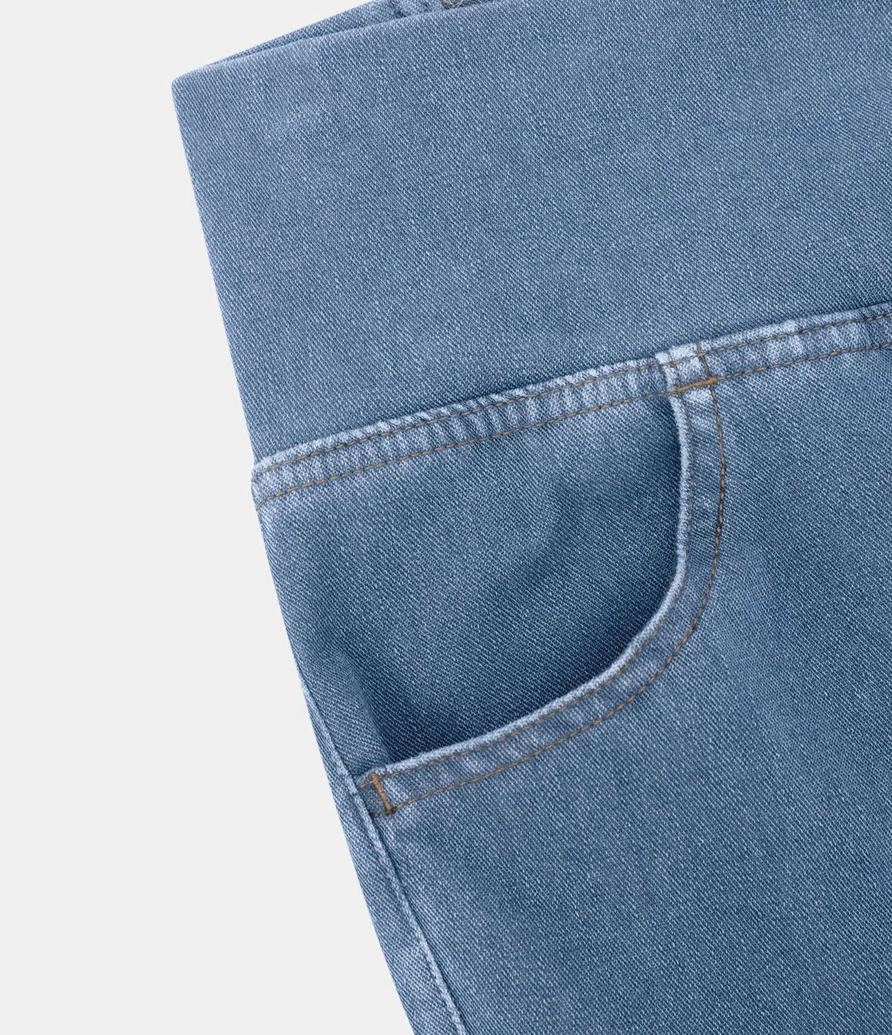 Juul | Elastischer, ausgestellter Denim